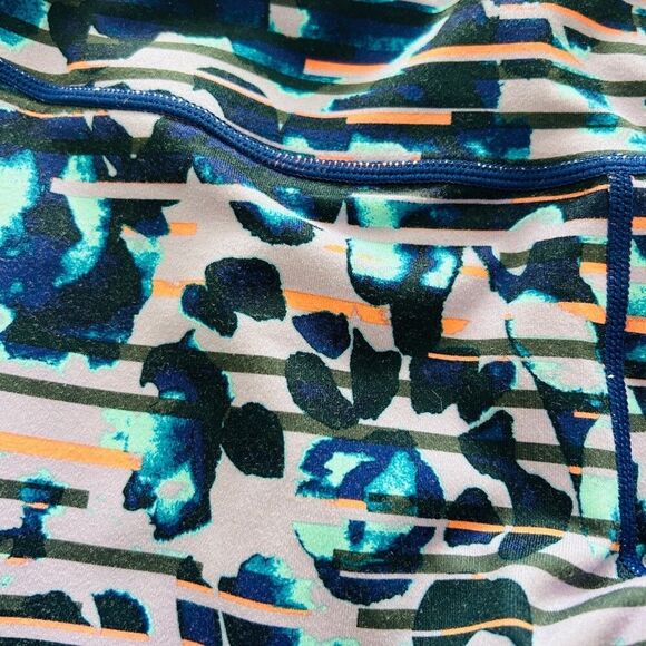 Two pairs Athleta & Zella Cropped Athletic Leggings Lot (2) Small - Picture 4 of 6